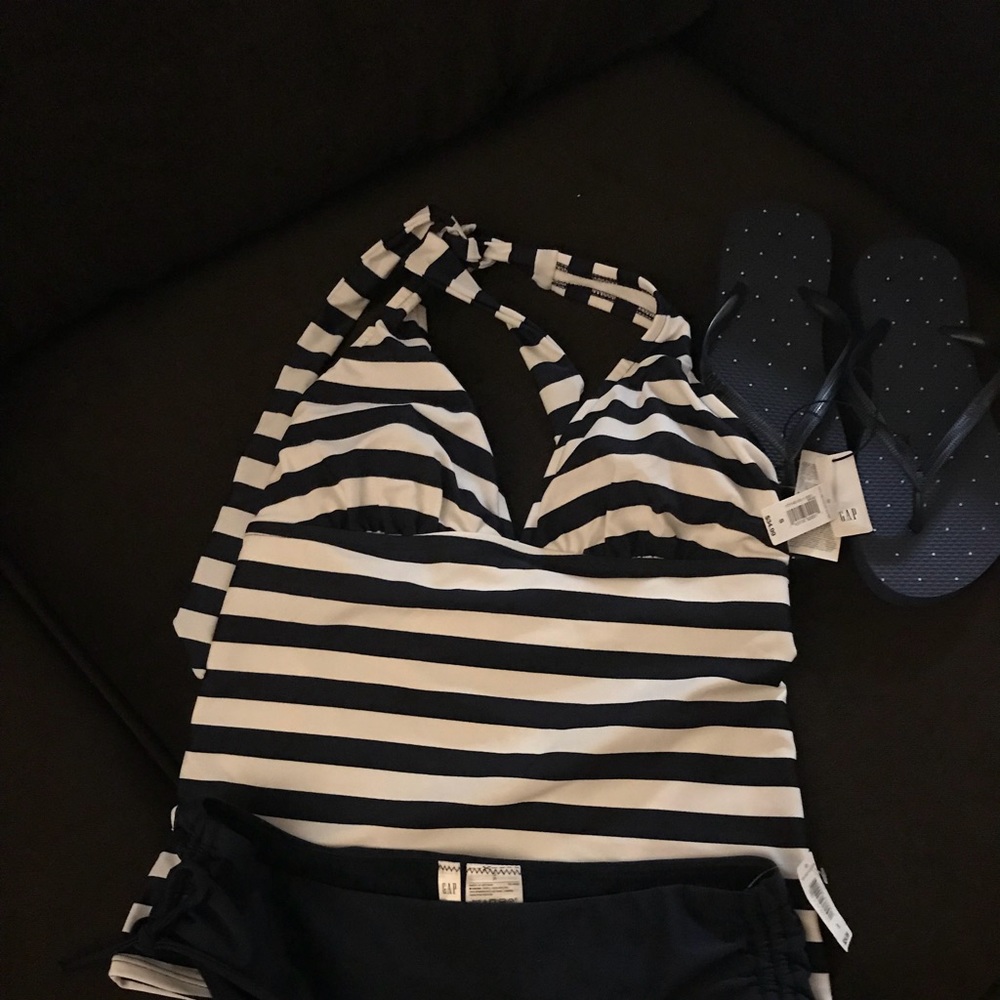 Brand new GAP two piece bathing suit. Size small. - Picture 2 of 7